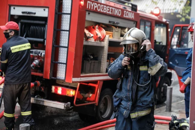 Θέατρο Περοκέ: Έσβησε η φωτιά στην πλατεία Καραϊσκάκη - Δεν υπήρξαν τραυματισμοί