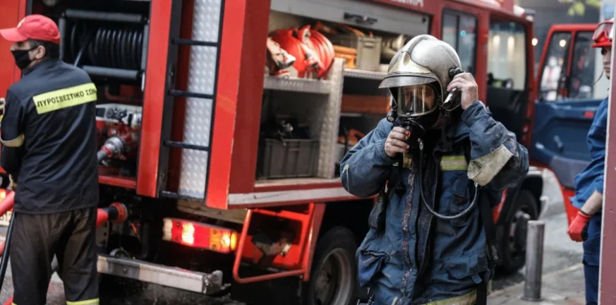 Συναγερμός στο Ελληνικό: Φωτιά σε διαμέρισμα - Κινητοποίηση 20 πυροσβεστών