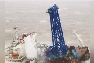 Χονγκ Κονγκ: Τεράστιο πλοίο έσπασε στη μέση και βυθίστηκε – Δεκάδες αγνοούμενοι