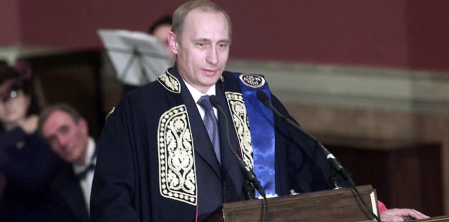 ΕΚΠΑ: Αφαιρείται ο τίτλος του επίτιμου διδάκτορα από τον Πούτιν με απόφαση της Συγκλήτου