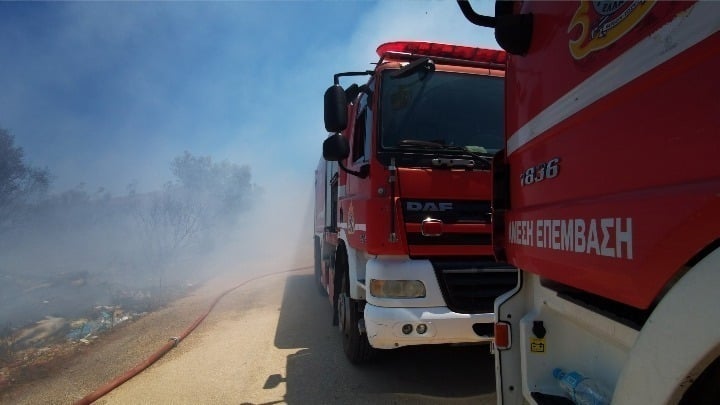 Φωτιά στο Καίσαρι Κορινθίας: Και αεροπλάνα στην προσπάθεια κατάσβεσης ΒΙΝΤΕΟ