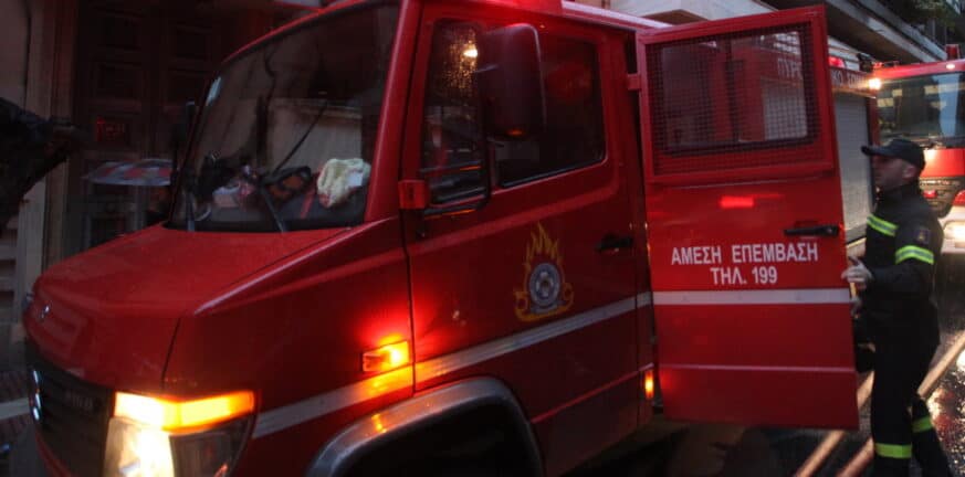 Μάνδρα: Στις φλόγες τα ξημερώματα δύο φορτηγά δίπλα σε πρατήριο υγρών καυσίμων - ΦΩΤΟ