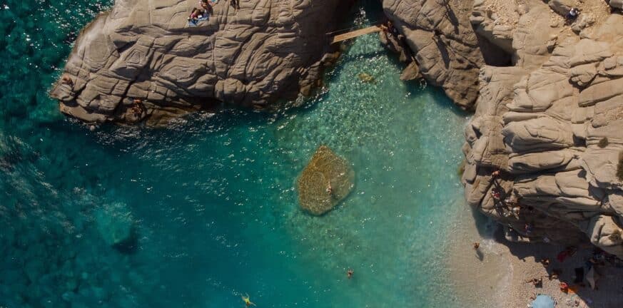 Σεϋχέλλες στην Ικαρία: Μία από τις καλύτερες παραλίες της Ελλάδας - ΦΩΤΟ