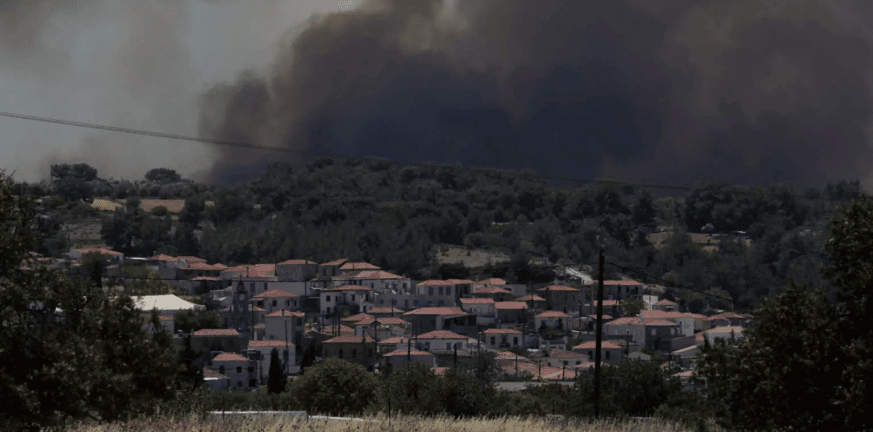 Φωτιά στη Λέσβο: Μεγάλη αναζωπύρωση πάνω από τη Βρίσα
