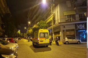Θεσσαλονίκη: Μπούκαραν και μαχαίρωσαν άνδρα μέσα σε καφενείο - Για «ξεκαθάρισμα λογαριασμών» ερευνούν οι Αρχές