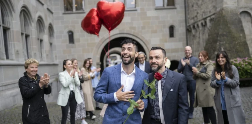  Οι πρώτοι γάμοι ομοφυλοφίλων ζευγαριών είναι γεγονός στην Ελβετία