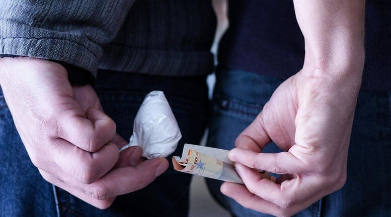 Μύκονος: «Βραχιολακι» σε 21χρονο για κατοχή ναρκωτικών ουσιών