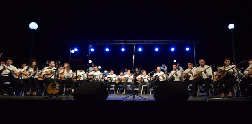 Πάτρα: «Μπουζούκια στην Πανσέληνο» - Η συναυλία της «Λαϊκής Συμφωνικής Ορχήστρας «Εν Χορδώ – Θεόδωρος Γεωργόπουλος» Πάτρα: «Μπουζούκια στην Πανσέληνο» - Η συναυλία της «Λαϊκής Συμφωνικής Ορχήστρας «Εν Χορδώ – Θεόδωρος Γεωργόπουλος»