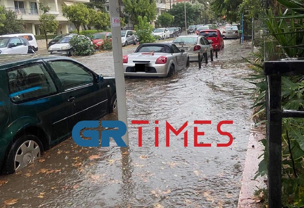 Σαρώνουν τη Θεσσαλονίκη οι κεραυνοί - Σφοδρή κακοκαιρία με βροχοπτώσεις, χαλάζι και αστραπές ΦΩΤΟ - ΒΙΝΤΕΟ