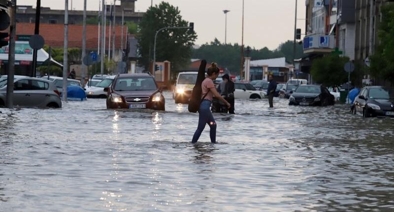 Πτώσεις δέντρων και διακοπές ρεύματος λόγω της κακοκαιρίας - «Ξεχείλισαν» οι δρόμοι - Προβλήματα σε όλη τη χώρα ΦΩΤΟ - ΒΙΝΤΕΟ κακοκαιρίας