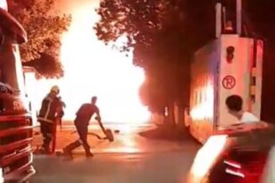 Φωτιά σε εργοστάσιο στον Πειραιά: Συναγερμός στην Πυροσβεστική