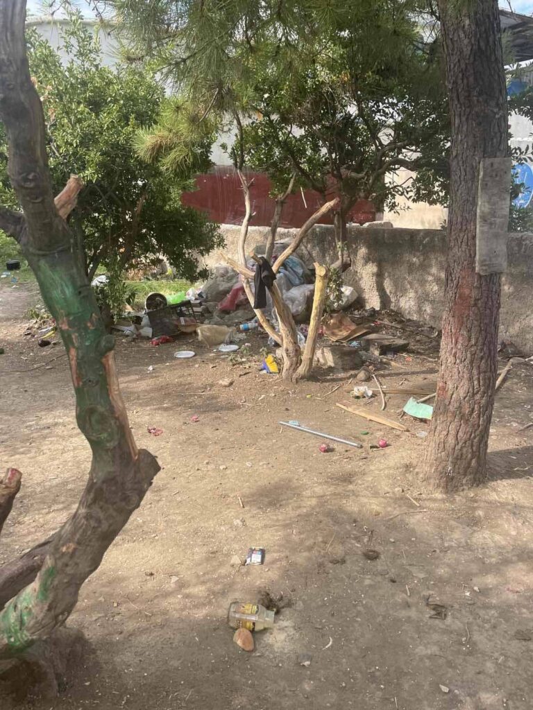 Πάτρα: Η «βιτρίνα» γέμισε με σκουπίδια - Διαμαρτυρία στην «Π» για την εικόνα στο καρνάγιο