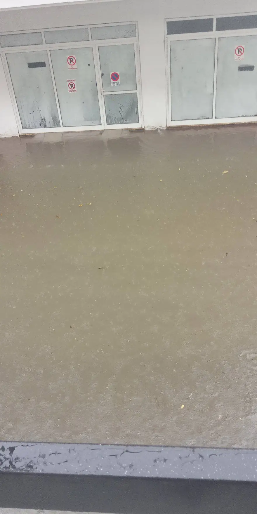 Πτολεμαΐδα: «Ποτάμια» οι δρόμοι από την καταιγίδα - Πλημμύρισαν  καταστήματα ΦΩΤΟ - ΒΙΝΤΕΟ