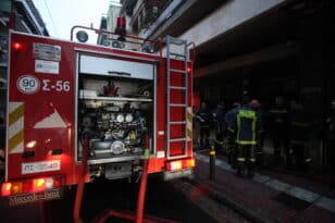 Φωτιά σε διαμέρισμα στη Θεσσαλονίκη: Έξι απεγκλωβισμοί - Μία ένοικος στο νοσοκομείο ΦΩΤΟ - ΒΙΝΤΕΟ