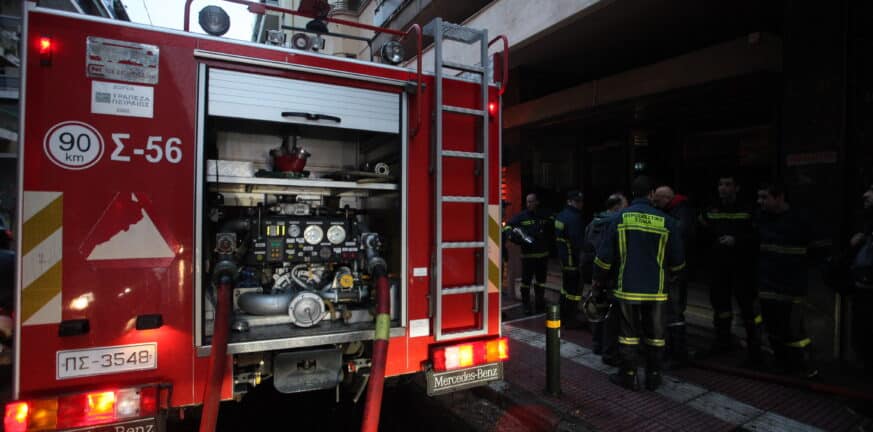 Φωτιά σε διαμέρισμα στη Θεσσαλονίκη: Έξι απεγκλωβισμοί - Μία ένοικος στο νοσοκομείο ΦΩΤΟ - ΒΙΝΤΕΟ