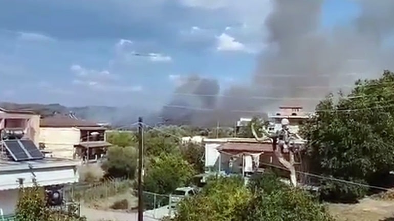 Πύργος: Φωτιά στα Λιθαράκια, κοντά σε  σπίτια
