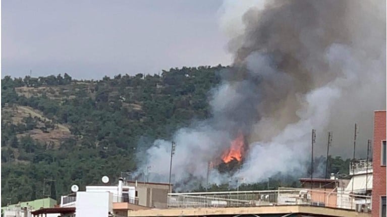 Φωτιά στο Σέιχ Σου: «Η πυρκαγιά κατασβέστηκε με τη μικρότερη δυνατή ζημιά», αναφέρει ο δήμαρχος Κ.Ζέρβας - ΒΙΝΤΕΟ