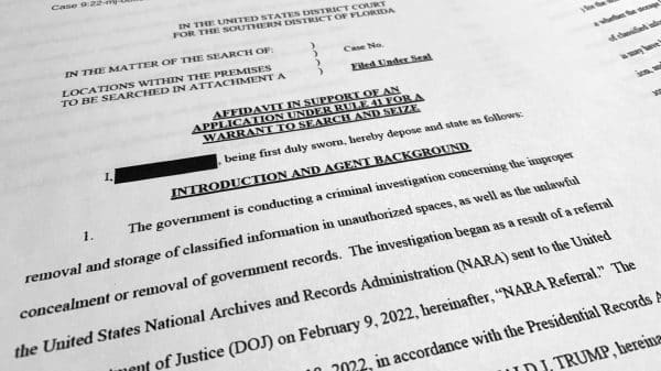 ΗΠΑ: Δημοσιοποιήθηκε το έγγραφο - απόδειξη για την έρευνα στο σπίτι του Τραμπ