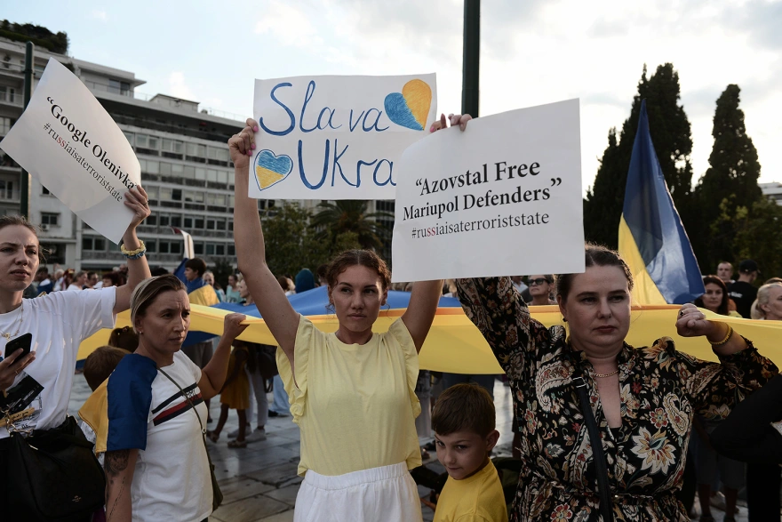 Σύνταγμα: Μεγάλη εκδήλωση για την ανεξαρτησία της Ουκρανίας - ΦΩΤΟ