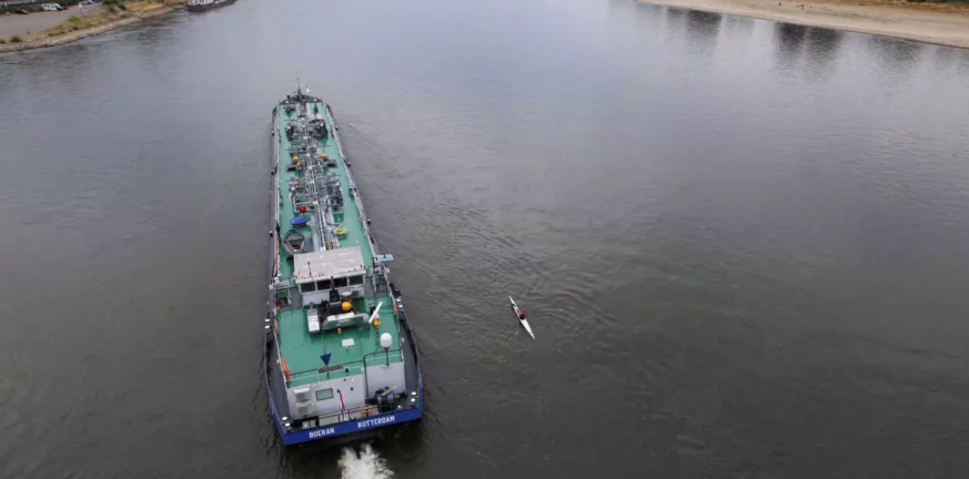 Ποταμός Ρήνος: Φορτηγίδα ακινητοποίησε 20 πλοία