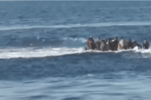 Βρετανία: 700 μετανάστες διέσχισαν σε μία ημέρα τη Μάγχη με μικρά σκάφη