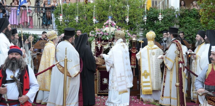 Πάτρα: Πλήθη πιστών για τα Εγκώμια της Γηροκομήτισσας - ΦΩΤΟ