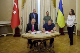 Ερντογάν - Ζελένσκι: Υπέγραψαν μνημόνιο για την κοινή ανοικοδόμηση υποδομών από τον πόλεμο στην Ουκρανία