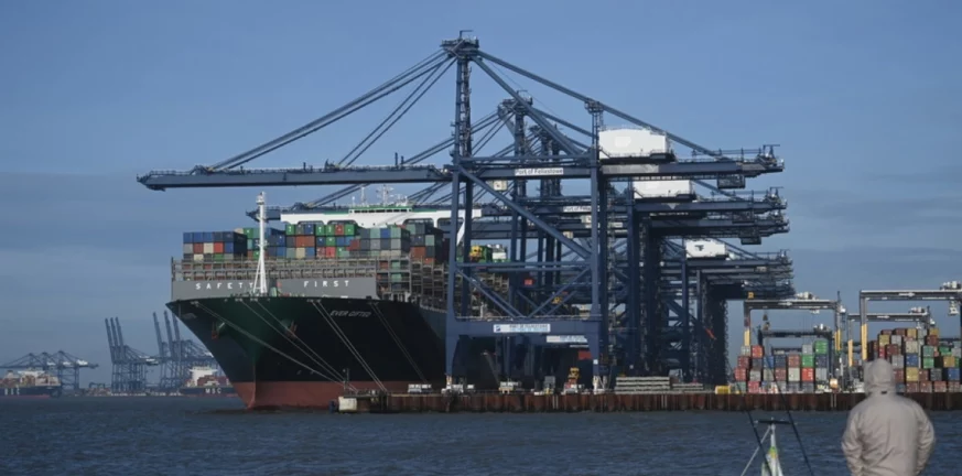 Βρετανία: Απεργιακές κινητοποιήσεις  πολυήμερη ξεκινούν στο μεγαλύτερο εμπορευματικό λιμάνι της χώρας