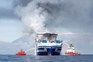 Σουηδία: Φωτιά σε οχηματαγωγό πλοίο μες 300 επιβαίνοντες