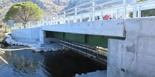 Δυτική Αχαΐα: Παραδόθηκε και επίσημα το έργο ανακατασκευής της γέφυρα της Καλόγριας
