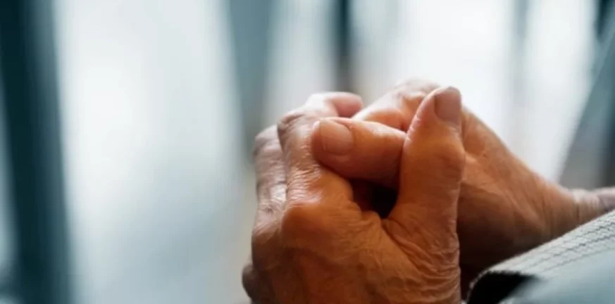 Κρέστενα: Ανήλικοι τραυμάτισαν σοβαρά ηλικιωμένη για να τη ληστέψουν