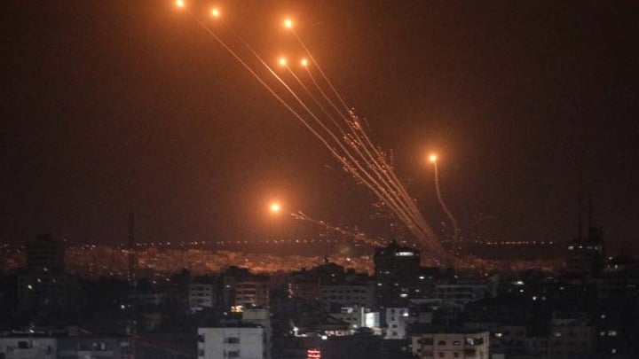 Ισραήλ-Παλαιστινιακά Εδάφη: Για 2η ημέρα συνεχίζονται οι συγκρούσεις με αεροπορικές επιθέσεις και ρουκέτες