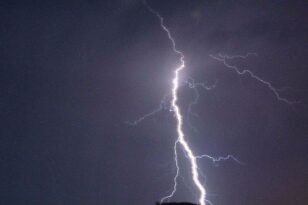 «Άνοιξαν οι ουρανοί» στη Φθιώτιδα: Έντονες βροχοπτώσεις και κεραυνοί ΦΩΤΟ - BINTEO