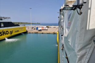 Λιμάνι Κυλλήνης: Συγκρούστηκαν τα… Επτάνησα – Το ένα καράβι έπεσε πάνω στο άλλο