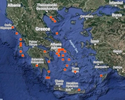 Μωβ Μέδουσες: Πότε θα καθαρίσουν οι ελληνικές παραλίες - Πού βρίσκονται αυτήν την εβδομάδα