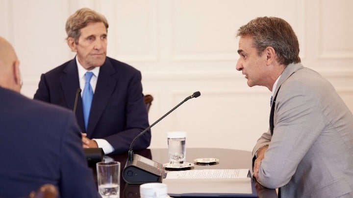Κλιματική αλλαγή και η συνεργασίας Ελλάδας-ΗΠΑ, στο επίκεντρο της συνάντησης Μητσοτάκη – Κέρι