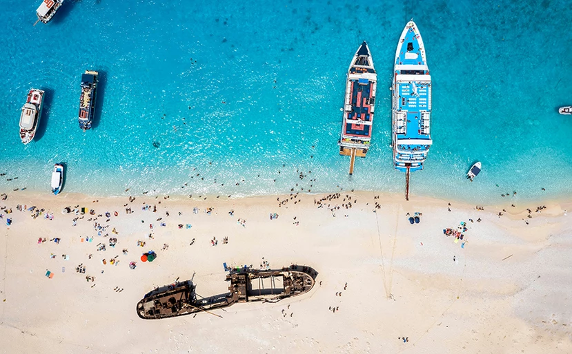 Ναυάγιο: Η παραλία με τη χρυσαφένια αμμουδιά και τα τιρκουάζ νερά στη Ζάκυνθο - Ο «νονός» της ΦΩΤΟ