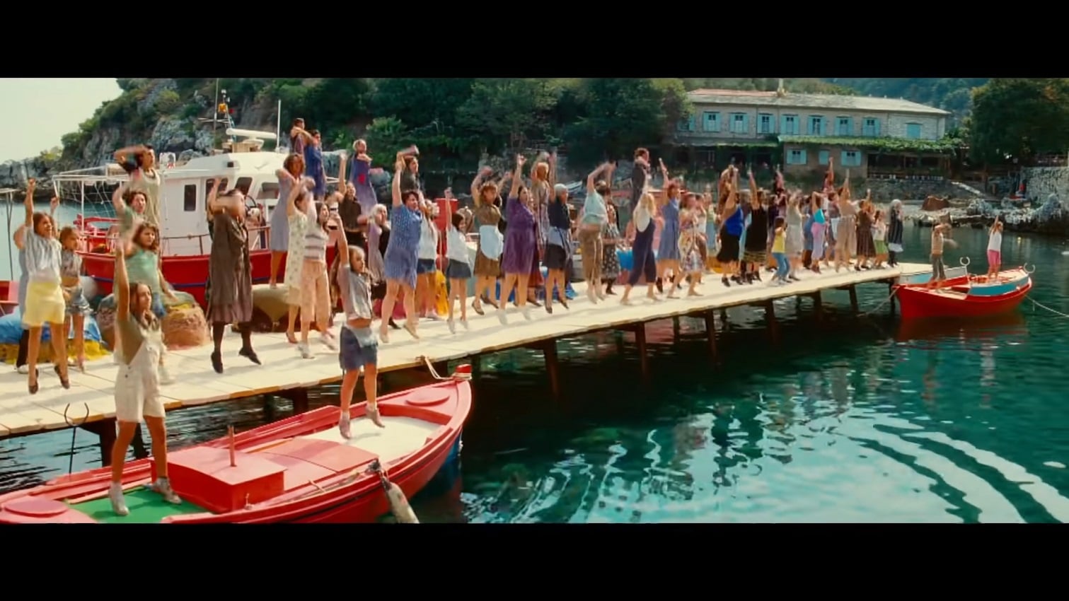Mamma Mia: Η ελληνική παραλία όπου γυρίστηκε το χορευτικό «Dancing Queen»