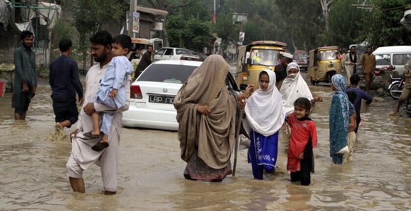 Πακιστάν: Ξεπέρασαν τους 1.000 οι νεκροί από τις πλημμύρες