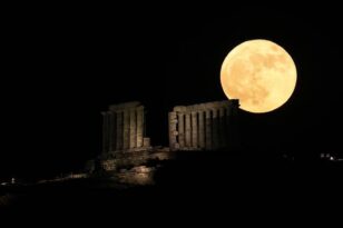 Πανσέληνος Αυγούστου 2022: Όσα έγραψε ο Διονύσης Σιμόπουλος για το ολόγιομο φεγγάρι