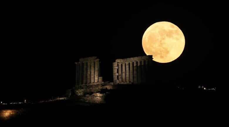 Πανσέληνος Αυγούστου 2022: Όσα έγραψε ο Διονύσης Σιμόπουλος για το ολόγιομο φεγγάρι