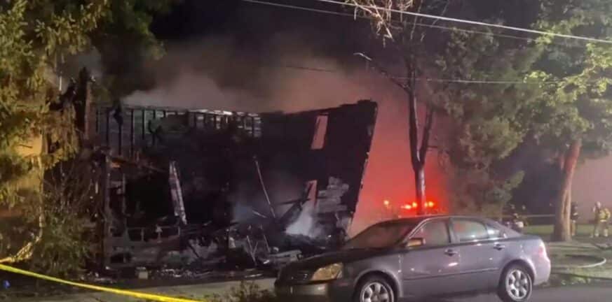 Τραγωδία στη Πενσιλβάνια: 10 νεκροί από φωτιά σε σπίτι – Πυροσβέστης που έσπευσε συνειδητοποίησε πως καιγόταν η οικογένειά του ΒΙΝΤΕΟ