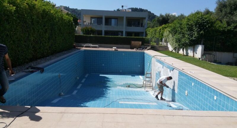 Κρήτη: Τουρίστας έπεσε σε πισίνα χωρίς νερό και τραυματίστηκε