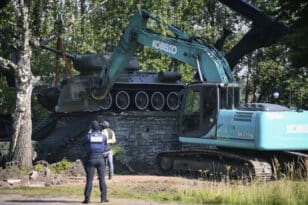 Εσθονία: Αποκαθηλώνονται μνημεία σοβιετικής εποχής - Αιτία η ένταση με τη Ρωσία