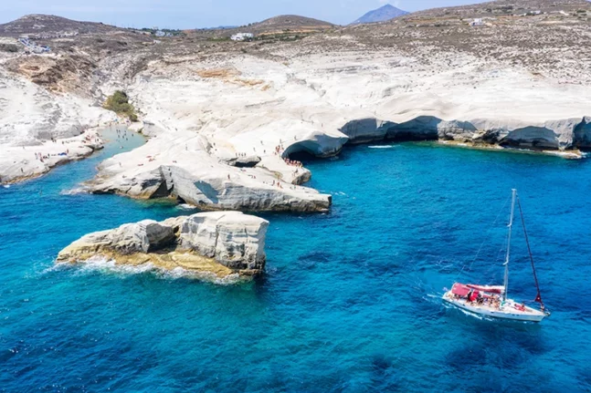 Conde Nast Traveler: Η Μήλος το καλύτερο ελληνικό νησί για το 2024