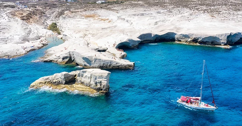 Conde Nast Traveler: Η Μήλος το καλύτερο ελληνικό νησί για το 2024