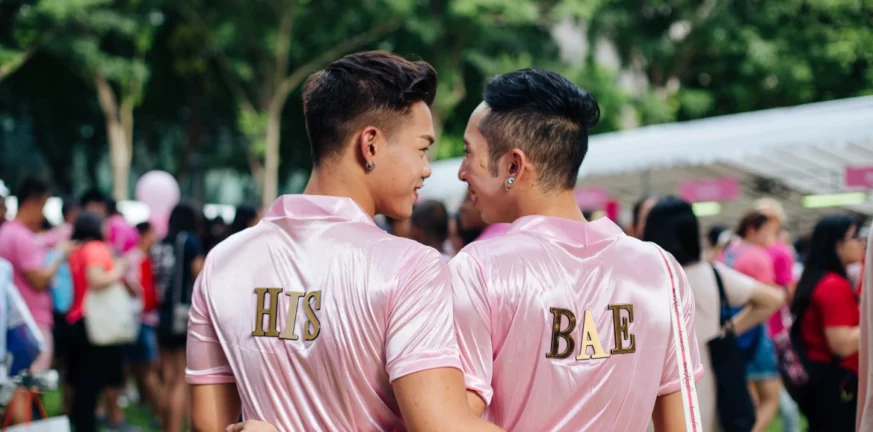 Σιγκαπούρη: Αποποινικοποιεί τις σεξουαλικές σχέσεις μεταξύ ομοφυλοφίλων