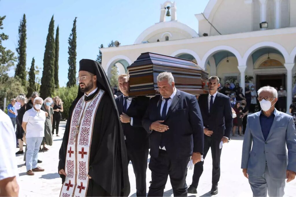 Διονύσης Σιμόπουλος: Πλήθος κόσμου του είπε το τελευταίο «αντίο» - ΦΩΤΟ