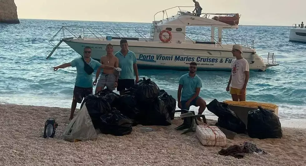 Κικίλιας για σκουπίδια στο Ναυάγιο Ζακύνθου: «Δεν μας τιμούν τέτοιες εικόνες» - ΦΩΤΟ
