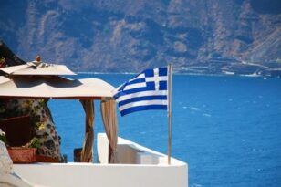 Τράπεζα της Ελλάδος: «Έσπασαν» τα ρεκόρ οι τουριστικές αφίξεις τον Ιούνιο